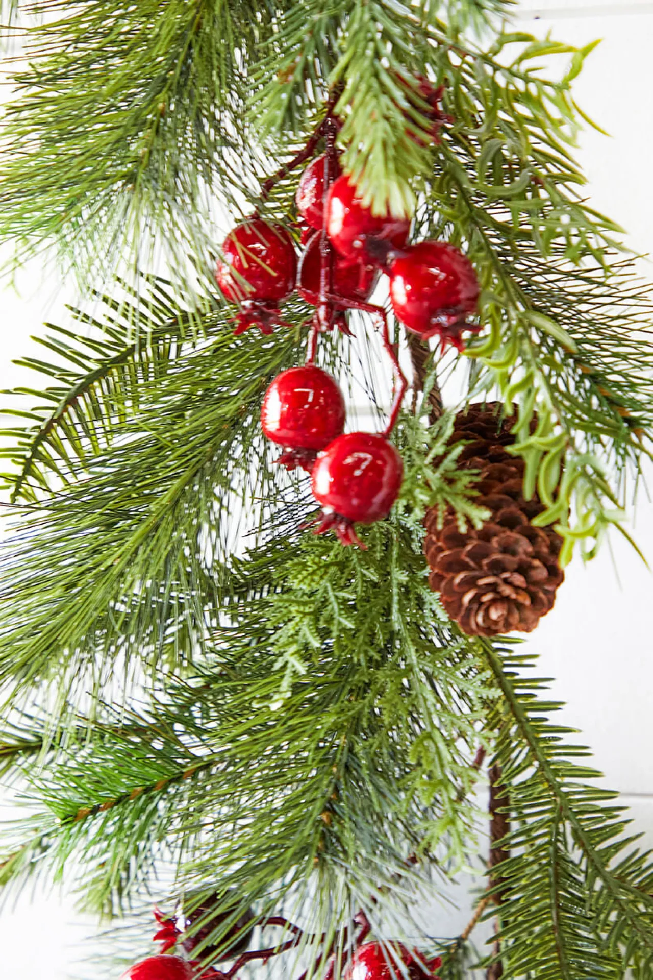 Decorator's Warehouse 5' Berry Pine With Cones Garland
