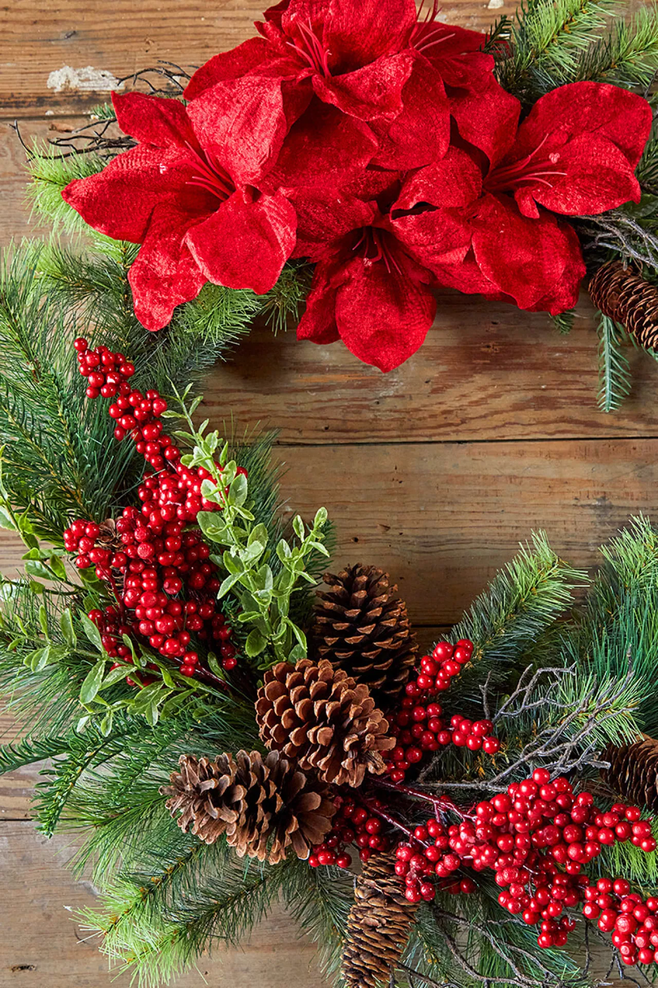 Outlet Decorator's Warehouse 30” Christmas Amaryllis/Pine Wreath