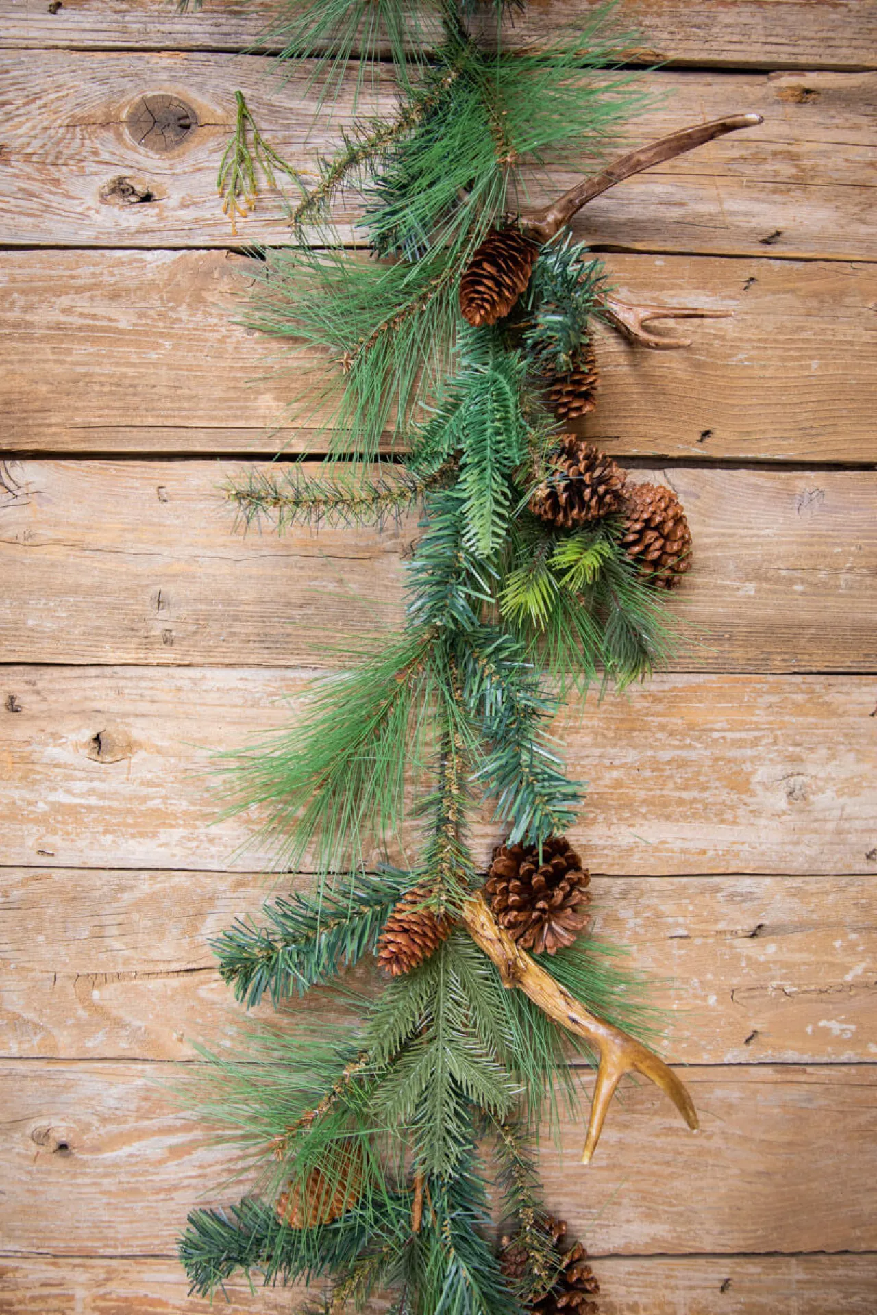 Hot Decorator's Warehouse 6’ Christmas Pine & Antler Garland