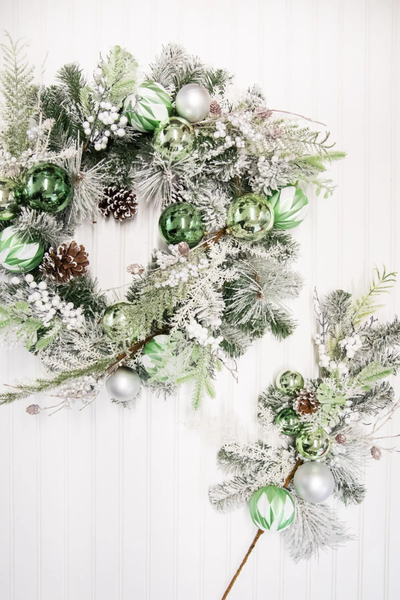 Best Decorator's Warehouse 24” Christmas Pine/Ball Wreath