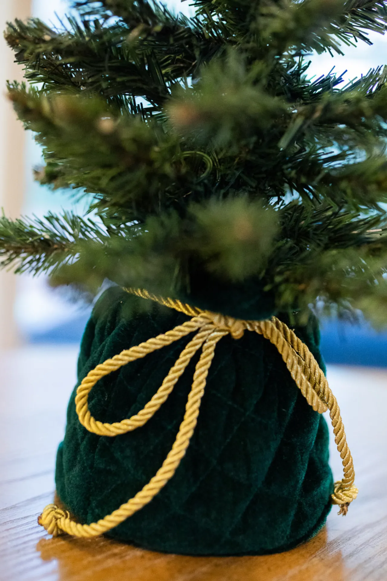 Clearance Decorator's Warehouse 18” Christmas Tree In Green Decorative Bag