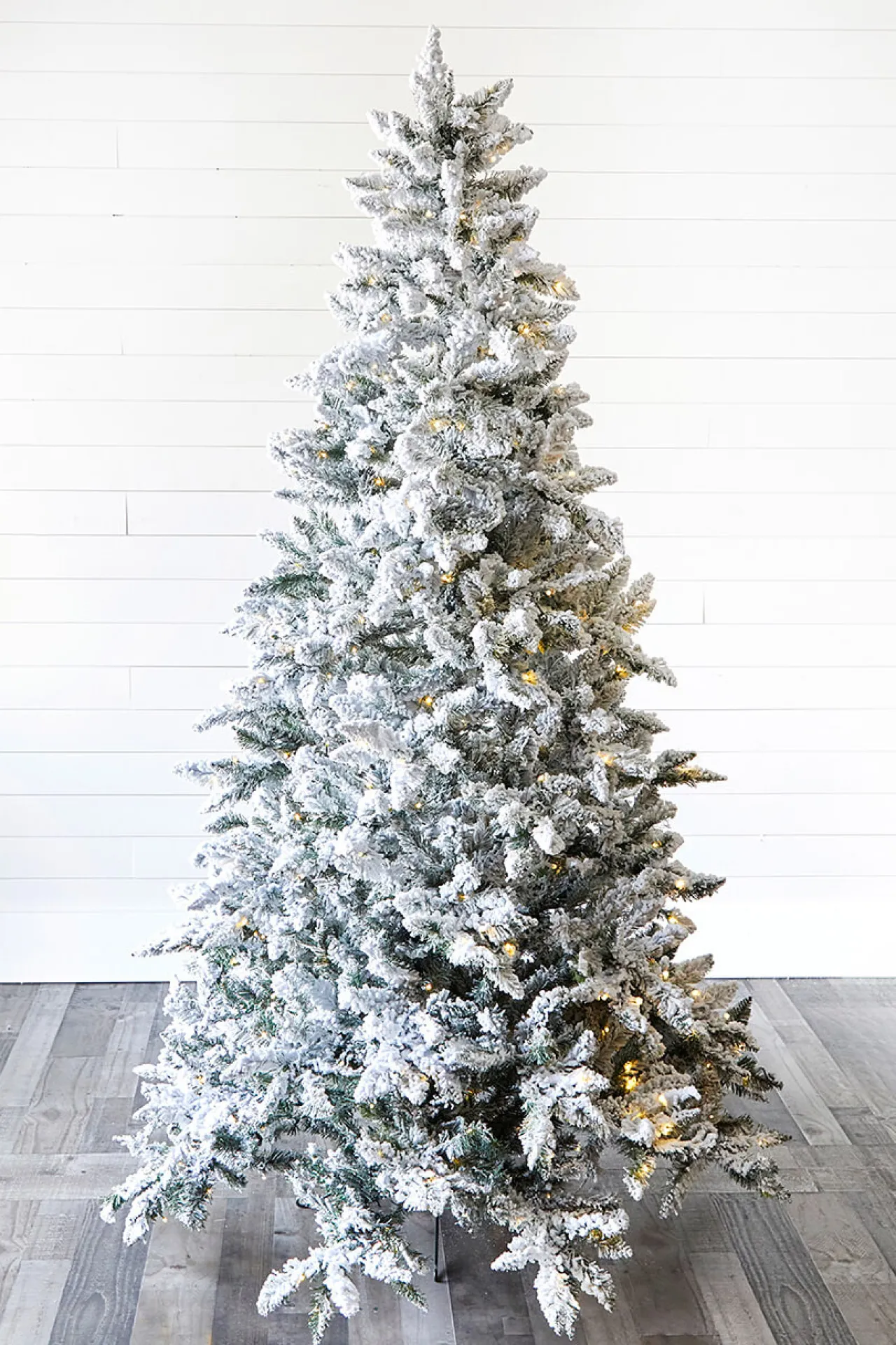 Best Decorator's Warehouse 7.5' Flocked Aleutian Artificial Christmas Tree With 550 Color-Changing Lights