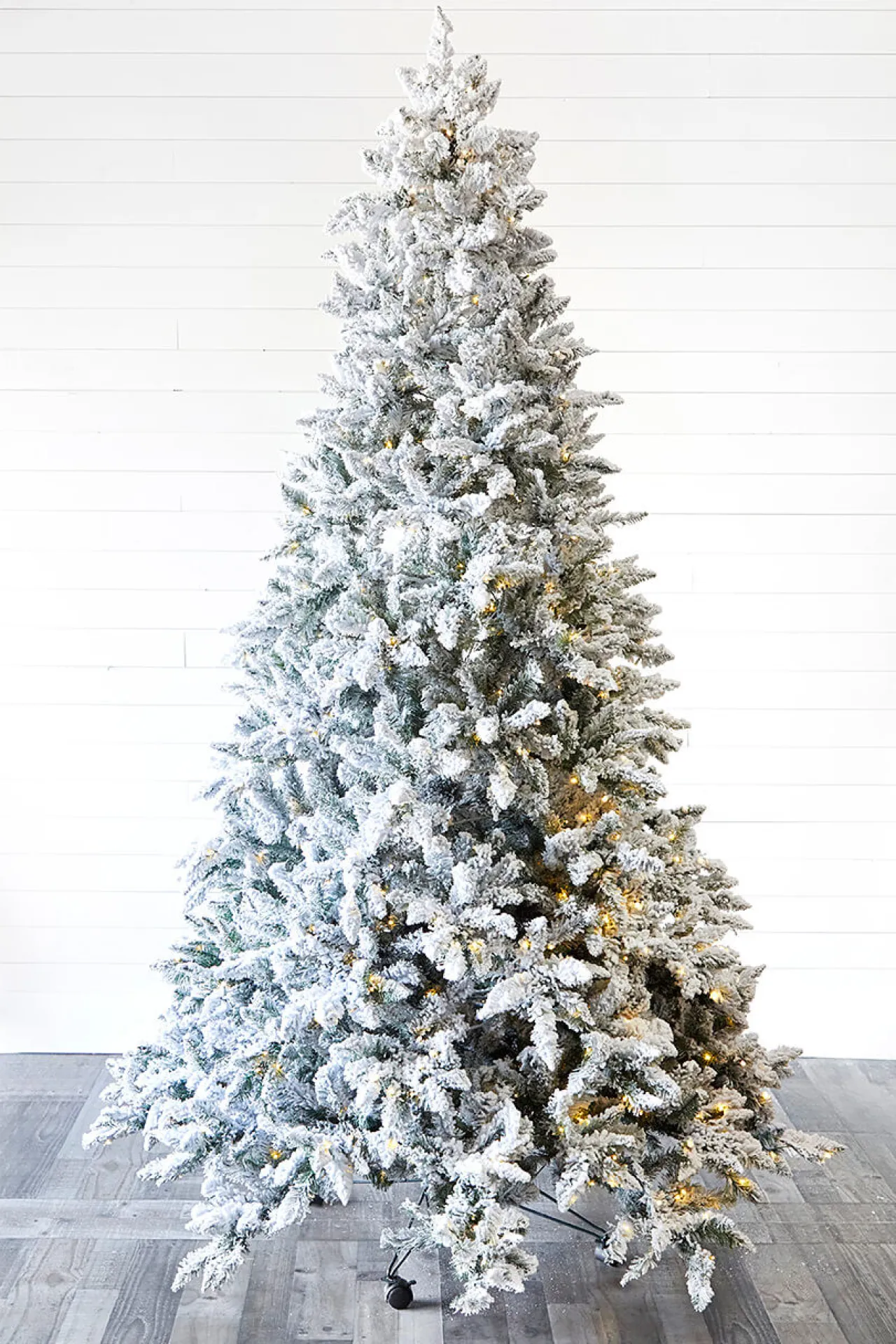 Sale Decorator's Warehouse 9' Flocked Aleutian Artificial Christmas Tree With 950 Color-Changing Lights
