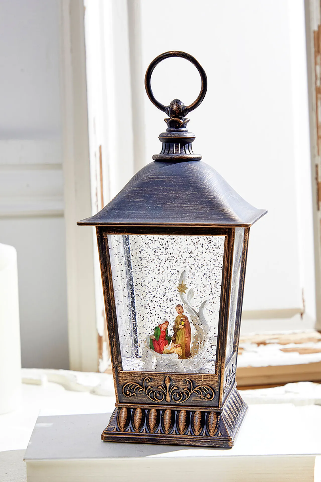 Hot Decorator's Warehouse 10" Nativity Lantern Water Globe