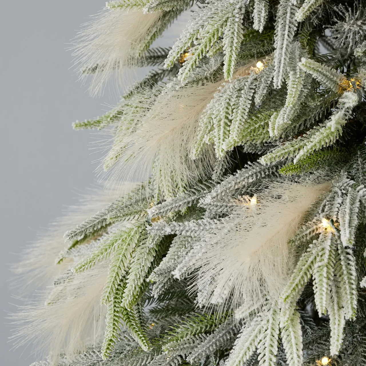 Clearance Decorator's Warehouse 7.5' Pine And Pampas Artificial Christmas Tree With 550 Warm White LED Lights
