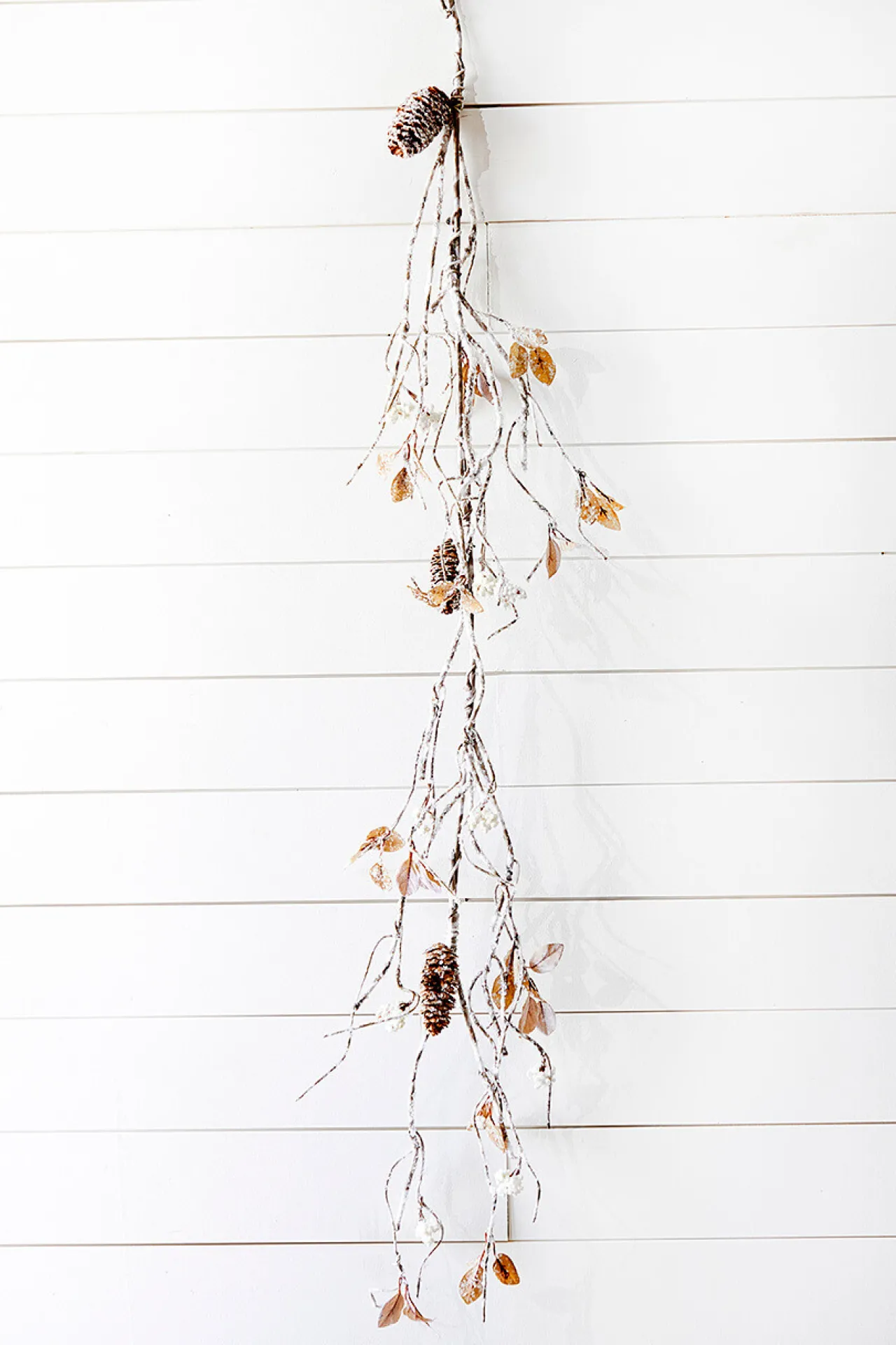 Best Decorator's Warehouse 48" Snow W/Glitter Winter Chalet Garland - Natural/Frost