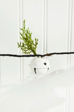 Best Decorator's Warehouse 67” White Country Bell Garland