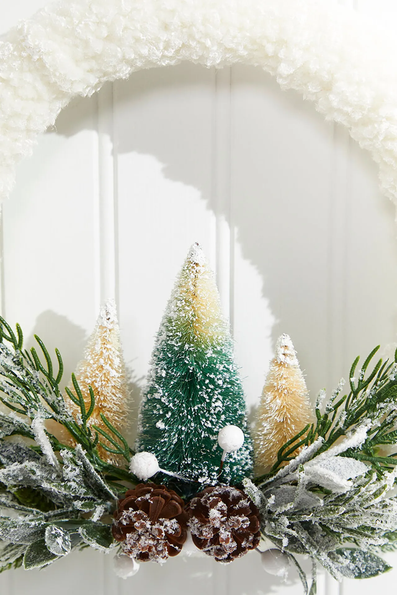 Hot Decorator's Warehouse Frosted Christmas Tree Wreath Ornament