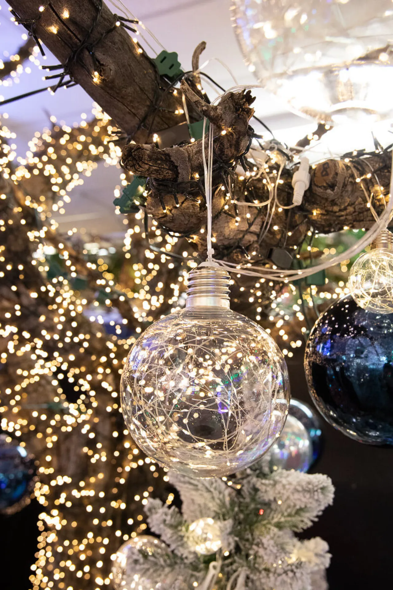 New Decorator's Warehouse LED String Lights With Clear Balls - 6" Orbs