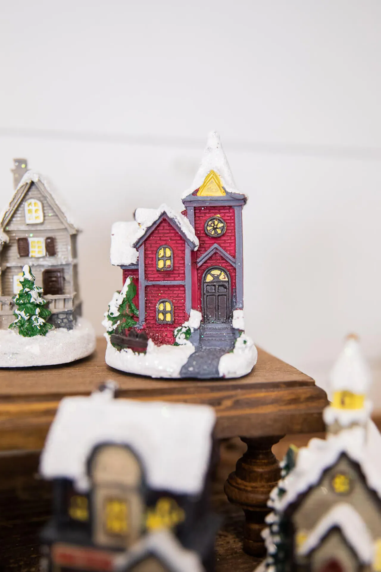 Online Decorator's Warehouse Lighted Holiday House With Battery Powered LEDs
